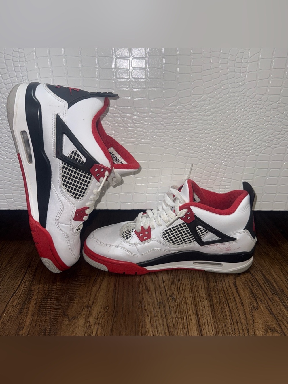 Jordan 4s - Picture 4 of 5